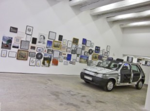 Work n°911 : All Cars Are Beautiful (2013), NØNE FUTBOL CLUB (Technique mixte - 371 x 163 x 139 cm) Courtesy Galerie Gourvennec Ogor, Happy Hours  la Galerie Gourvennec Ogor du 31 mai au 02 août 2014 (Marseille)